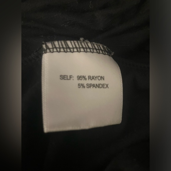 ROSE+OLIVE super soft black flowy top-M - Picture 3 of 3